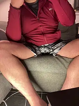 Snapshot of CloudyMuscleBeefy chatting on March 10, 12:04 am CloudyMuscleBeefy online show from March 10, 12:04 am