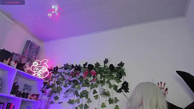 sarahminage  online show from November 14, 10:07 pm