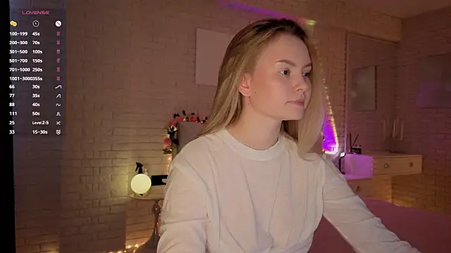 Snapshot of FlowersLover chatting on October 4, 10:57 am FlowersLover online show from October 4, 10:57 am