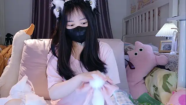 love-uiui online show from October 27, 4:44 pm