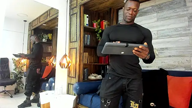 MarcusBlack  online show from December 2, 11:59 am