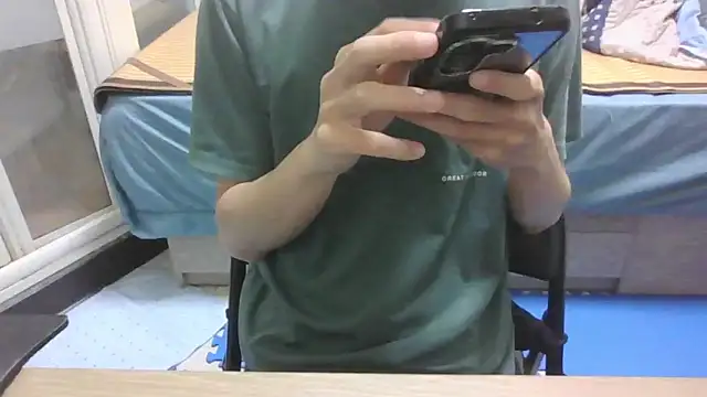 Snapshot of yzy_22_fun chatting on May 7, 2:33 pm yzy 22 fun online show from May 7, 2:33 pm