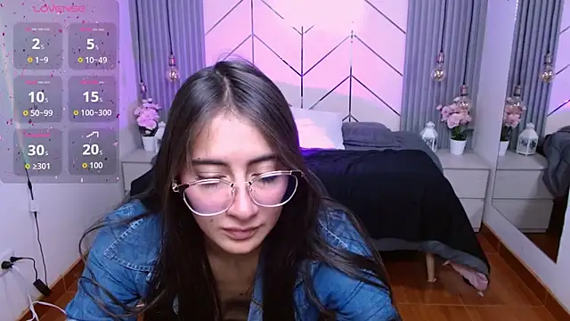 alesiamoore online show from March 31, 2:28 pm