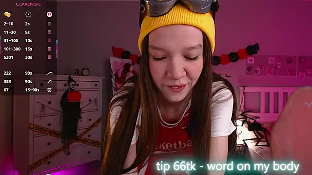 Shriya Sarann online show from October 29, 2:19 pm