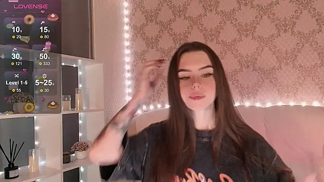 Snapshot of HolyMiax chatting on November 18, 3:23 am HolyMiax online show from November 18, 3:23 am