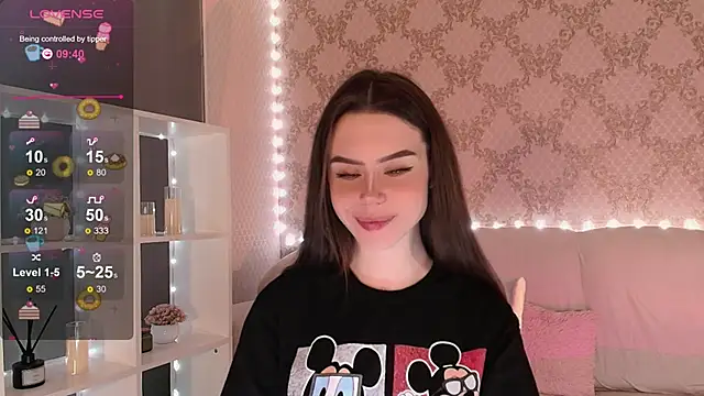 Snapshot of HolyMiax chatting on December 1, 3:55 am HolyMiax online show from December 1, 3:55 am