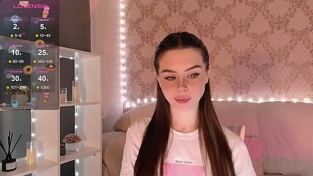 Snapshot of HolyMiax chatting on December 2, 3:34 am HolyMiax online show from December 2, 3:34 am