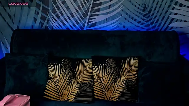 ChristyCrayme online show from December 13, 10:04 pm