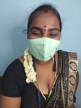 Snapshot of Tamil_riyalini12 chatting on June 26, 5:17 pm Tamil riyalini12 online show from June 26, 5:17 pm