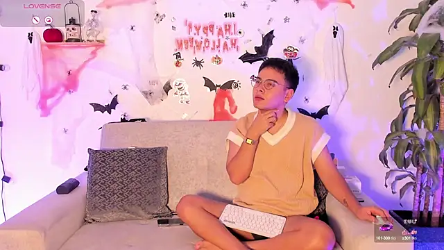 Snapshot of Young_Ben chatting on October 19, 1:39 am Young Ben online show from October 19, 1:39 am