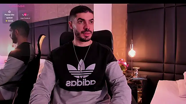 Snapshot of AxelThompson_ chatting on September 10, 11:32 am AxelThompson online show from September 10, 11:32 am