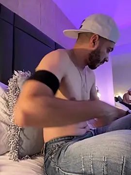 Snapshot of AxelThompson_ chatting on September 17, 11:23 am AxelThompson online show from September 17, 11:23 am