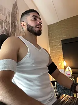 Snapshot of AxelThompson_ chatting on October 4, 11:08 am AxelThompson online show from October 4, 11:08 am