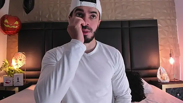 Snapshot of AxelThompson_ chatting on October 16, 12:28 pm AxelThompson online show from October 16, 12:28 pm