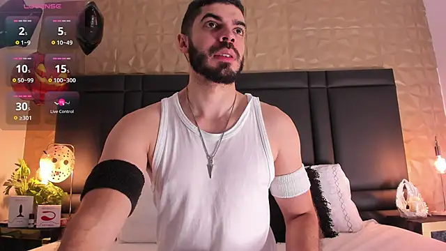 Snapshot of AxelThompson_ chatting on October 18, 12:39 pm AxelThompson online show from October 18, 12:39 pm