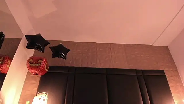 Snapshot of AxelThompson_ chatting on October 25, 10:56 am AxelThompson online show from October 25, 10:56 am