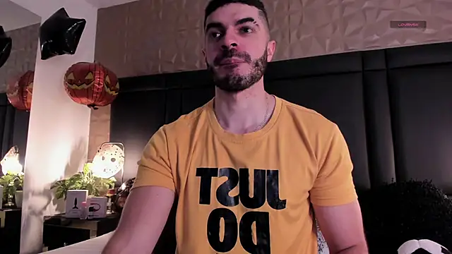 Snapshot of AxelThompson_ chatting on October 28, 11:58 am AxelThompson online show from October 28, 11:58 am