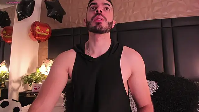 Snapshot of AxelThompson_ chatting on October 29, 11:56 am AxelThompson online show from October 29, 11:56 am