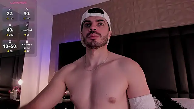 Snapshot of AxelThompson_ chatting on November 7, 11:43 am AxelThompson online show from November 7, 11:43 am