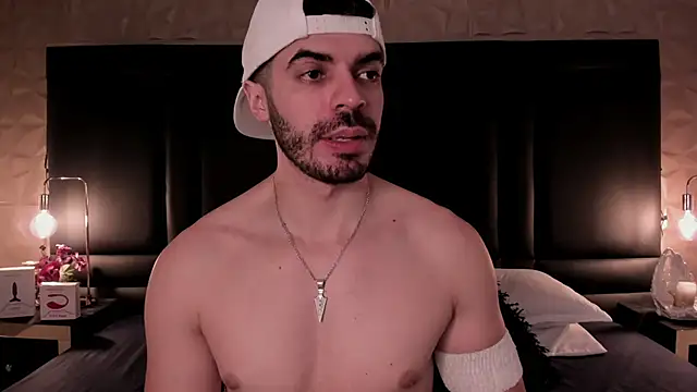 Snapshot of AxelThompson_ chatting on November 12, 12:05 pm AxelThompson online show from November 12, 12:05 pm