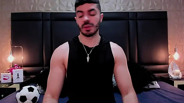 Snapshot of AxelThompson_ chatting on November 13, 11:53 am AxelThompson online show from November 13, 11:53 am