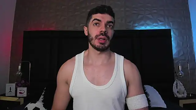 Snapshot of AxelThompson_ chatting on November 14, 11:42 am AxelThompson online show from November 14, 11:42 am