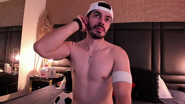 Snapshot of AxelThompson_ chatting on November 19, 11:21 am AxelThompson online show from November 19, 11:21 am