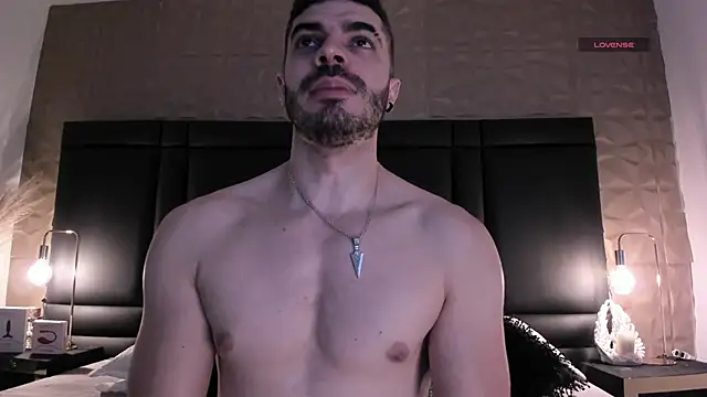 Snapshot of AxelThompson_ chatting on November 22, 11:09 am AxelThompson online show from November 22, 11:09 am