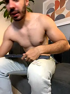 Snapshot of AxelThompson_ chatting on November 28, 11:35 am AxelThompson online show from November 28, 11:35 am