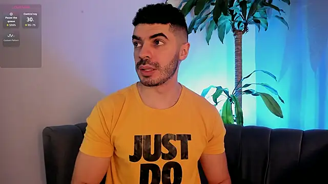 Snapshot of AxelThompson_ chatting on December 14, 11:15 am AxelThompson online show from December 14, 11:15 am