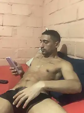 Snapshot of dotado22cmpoa chatting on February 5, 9:19 pm dotado22cmpoa online show from February 5, 9:19 pm