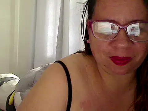 Snapshot of luciana69hot chatting on February 15, 5:28 pm luciana69hot online show from February 15, 5:28 pm