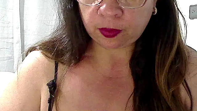 Snapshot of luciana69hot chatting on November 6, 11:37 pm luciana69hot online show from November 6, 11:37 pm