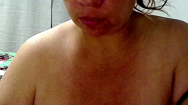 Snapshot of luciana69hot chatting on December 2, 1:39 pm luciana69hot online show from December 2, 1:39 pm