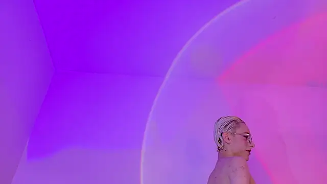 liiamluna  online show from April 25, 11:13 am