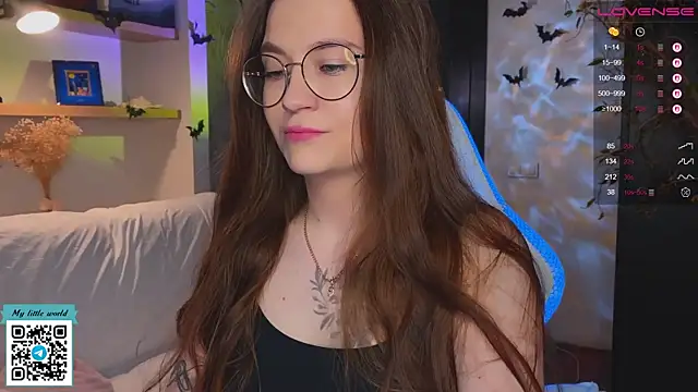 mia here online show from November 16, 1:55 am