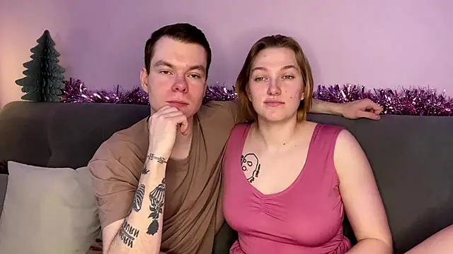 julielourens online show from December 15, 8:07 am