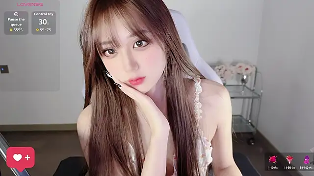 OwQoll online show from October 15, 9:37 pm