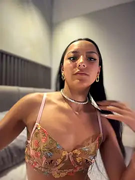 im-isabella online show from April 18, 3:38 pm