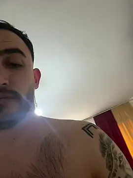Snapshot of cihan_4141 chatting on May 24, 11:04 am cihan 4141 online show from May 24, 11:04 am