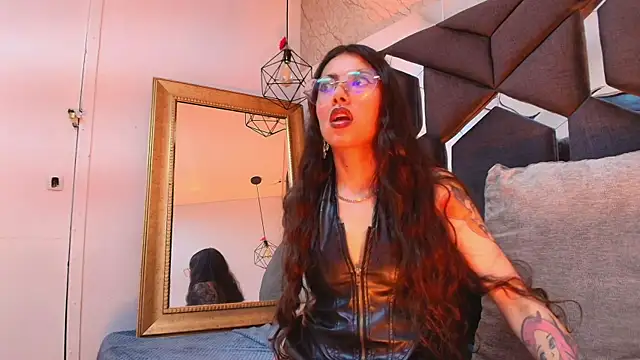 viollettaa  online show from November 30, 6:23 pm