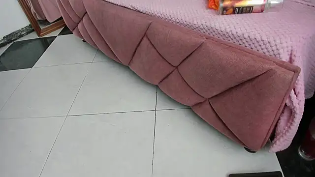 viollettaa  online show from March 22, 5:16 pm