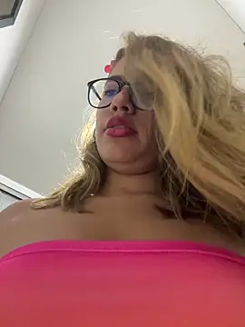 sara calderon online show from September 26, 1:26 pm