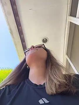 sara calderon online show from November 1, 1:24 pm