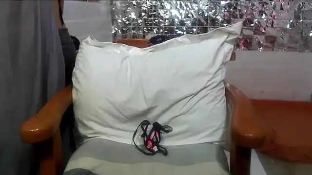 rose-crystal online show from November 2, 9:28 pm