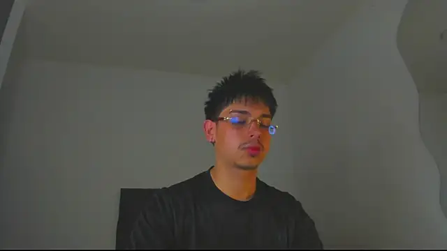 Snapshot of Maximo_Miller chatting on November 2, 6:54 pm Maximo Miller online show from November 2, 6:54 pm