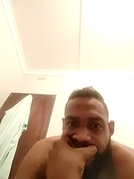 Snapshot of kulliguy chatting on October 28, 8:44 pm kulliguy online show from October 28, 8:44 pm