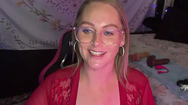 Snapshot of BossMomma0387 chatting on October 29, 2:14 am BossMomma0387 online show from October 29, 2:14 am