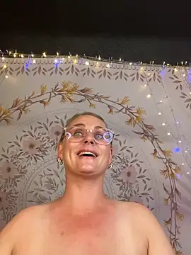 BossMomma0387 online show from May 13, 3:15 am