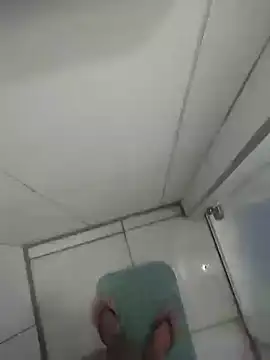 GuilhermeYuree online show from January 19, 6:50 am